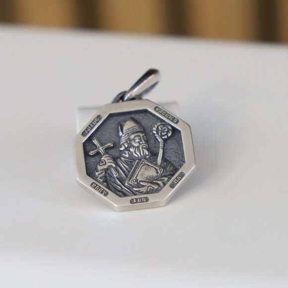 David Yurman Men's Sterling Silver 21mm St Saint Patrick Pendant Amulet - Picture 2 of 6